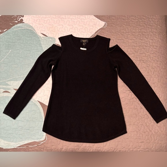 Cashmere Charter Club women’s open shoulder sweater. Size Small. Black color. - Picture 3 of 12